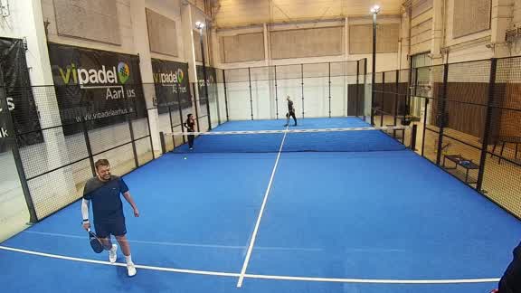 Backhand volley